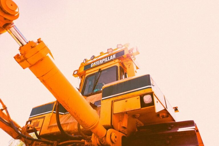 Jasa Pembuatan Website Dealer Alat Berat: Solusi Bangun Otoritas di Industri Heavy Machinery
